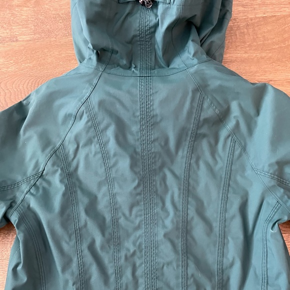 Lululemon Right as Rain Jacket.  Green.  Size 4 - Picture 13 of 15
